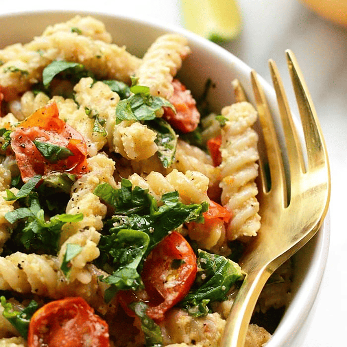 Creamy Vegan Pasta: Cashews Unlock Rich Flavor